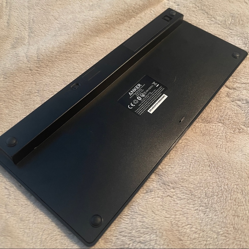 Wireless Bluetooth Keyboard - Picture 3 of 7